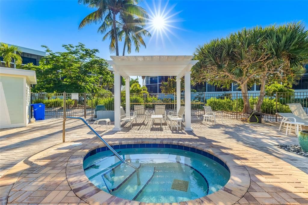 For Sale: $1,305,000 (2 beds, 2 baths, 1326 Square Feet)