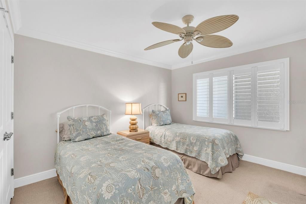 For Sale: $1,305,000 (2 beds, 2 baths, 1326 Square Feet)