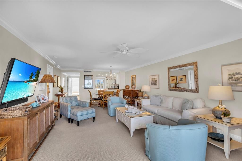 For Sale: $1,305,000 (2 beds, 2 baths, 1326 Square Feet)