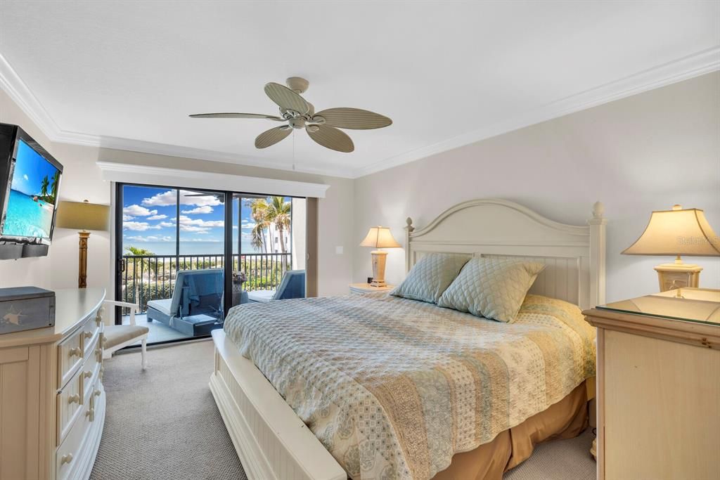For Sale: $1,305,000 (2 beds, 2 baths, 1326 Square Feet)