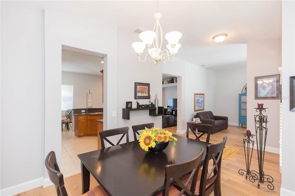 На продажу: $379,900 (3 спален, 2 ванн, 1863 Квадратных фут)