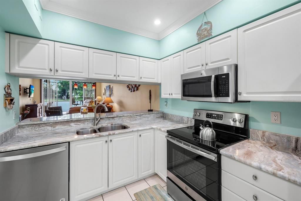 Active With Contract: $185,000 (2 beds, 2 baths, 1011 Square Feet)