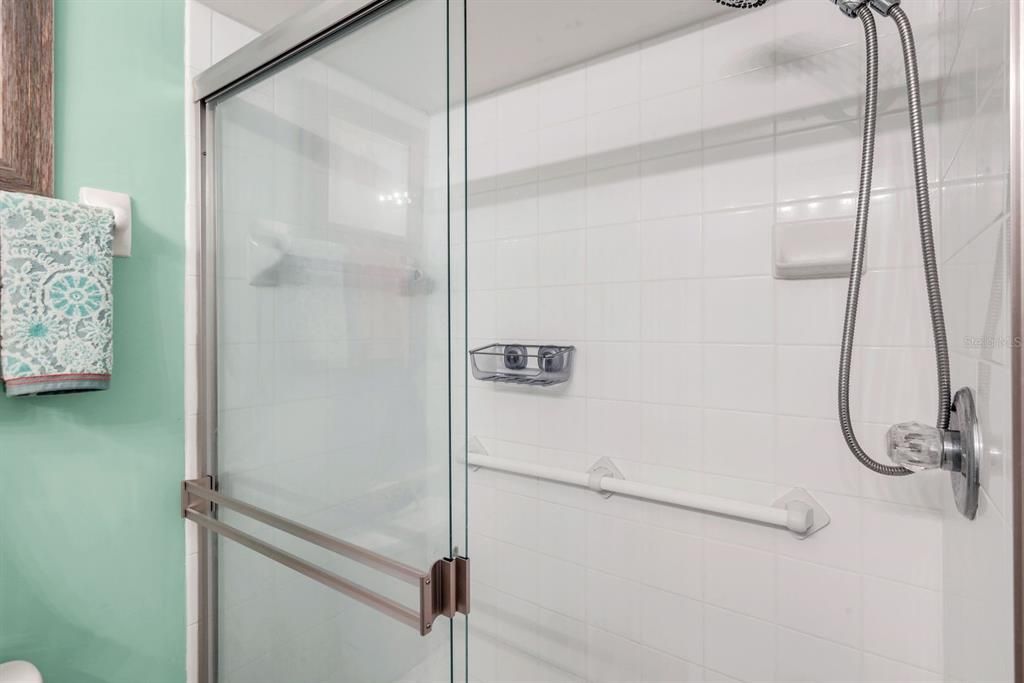 Active With Contract: $185,000 (2 beds, 2 baths, 1011 Square Feet)