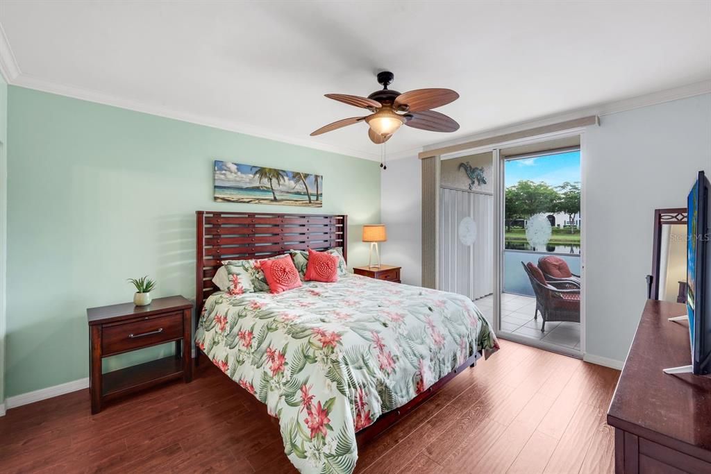 Active With Contract: $185,000 (2 beds, 2 baths, 1011 Square Feet)