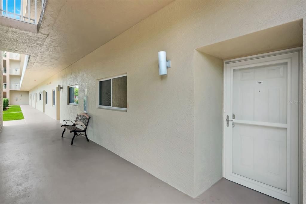 Active With Contract: $185,000 (2 beds, 2 baths, 1011 Square Feet)