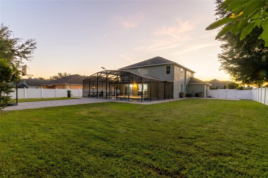 For Sale: $730,000 (5 beds, 5 baths, 2821 Square Feet)