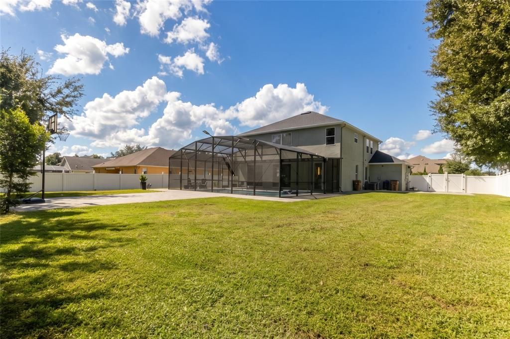 For Sale: $730,000 (5 beds, 5 baths, 2821 Square Feet)