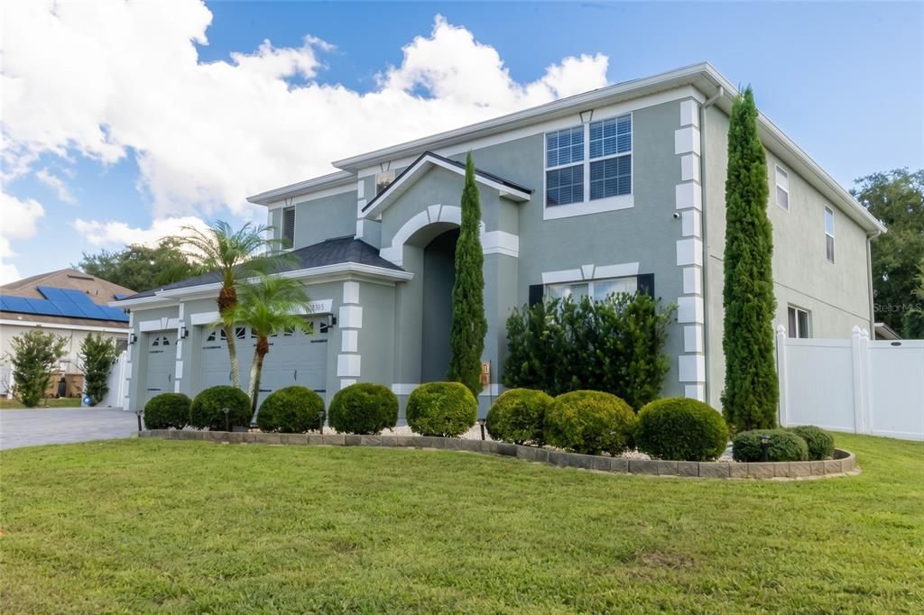 For Sale: $730,000 (5 beds, 5 baths, 2821 Square Feet)