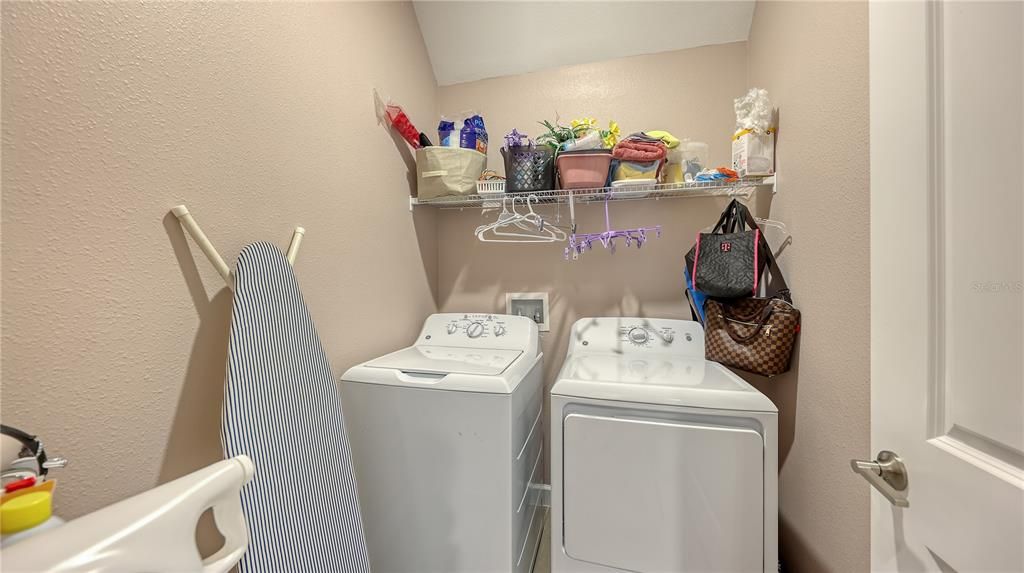 En Venta: $399,900 (3 camas, 2 baños, 2136 Pies cuadrados)