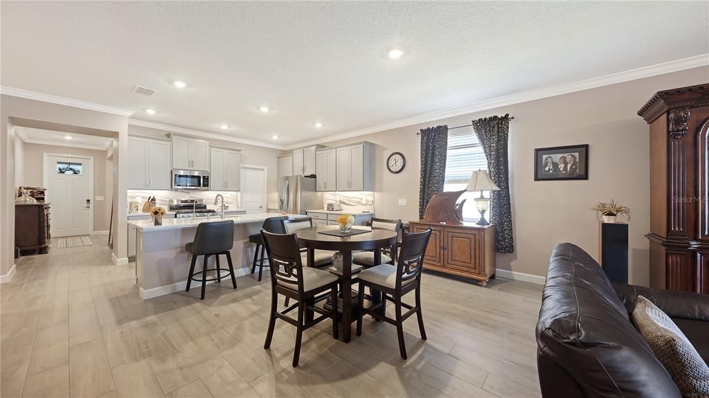 En Venta: $399,900 (3 camas, 2 baños, 2136 Pies cuadrados)