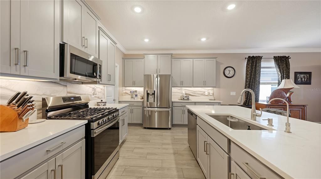 En Venta: $399,900 (3 camas, 2 baños, 2136 Pies cuadrados)