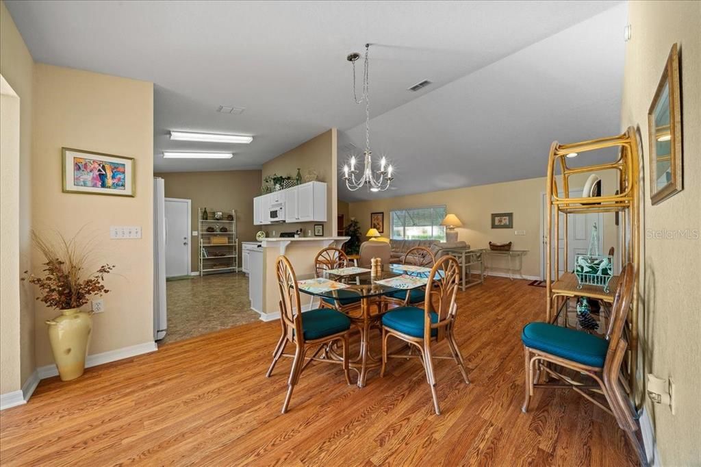 For Sale: $269,000 (2 beds, 2 baths, 1602 Square Feet)