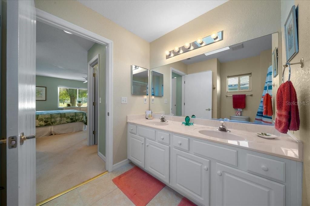 For Sale: $269,000 (2 beds, 2 baths, 1602 Square Feet)