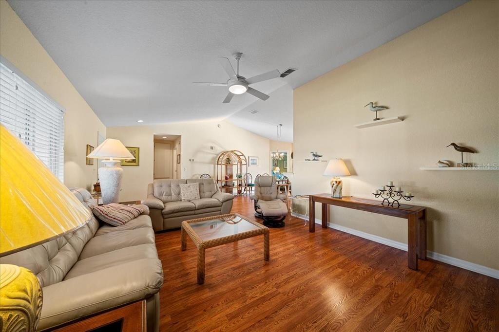 For Sale: $269,000 (2 beds, 2 baths, 1602 Square Feet)