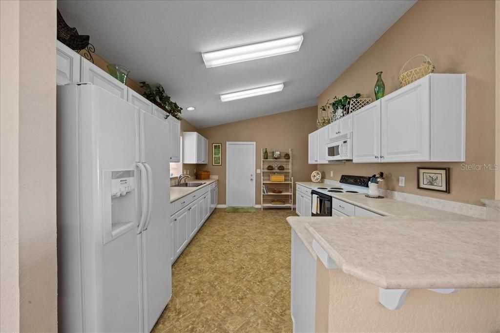 For Sale: $269,000 (2 beds, 2 baths, 1602 Square Feet)