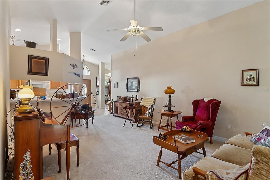 En Venta: $275,000 (3 camas, 2 baños, 1697 Pies cuadrados)