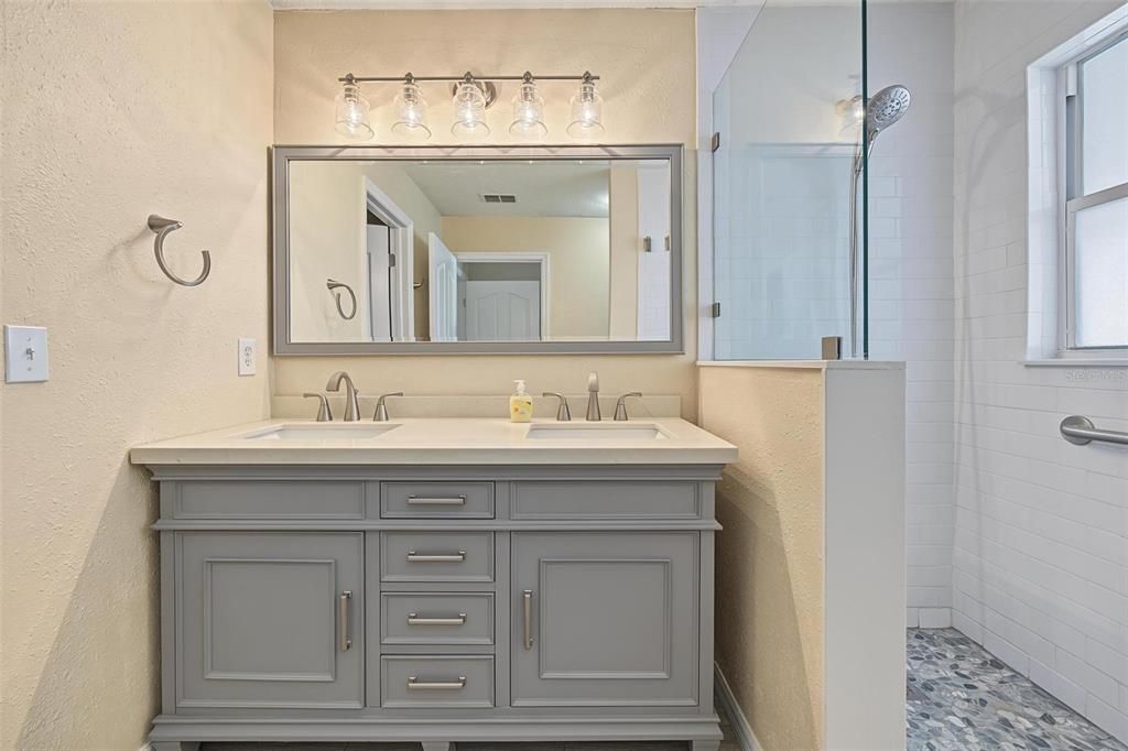For Sale: $539,900 (4 beds, 2 baths, 1665 Square Feet)