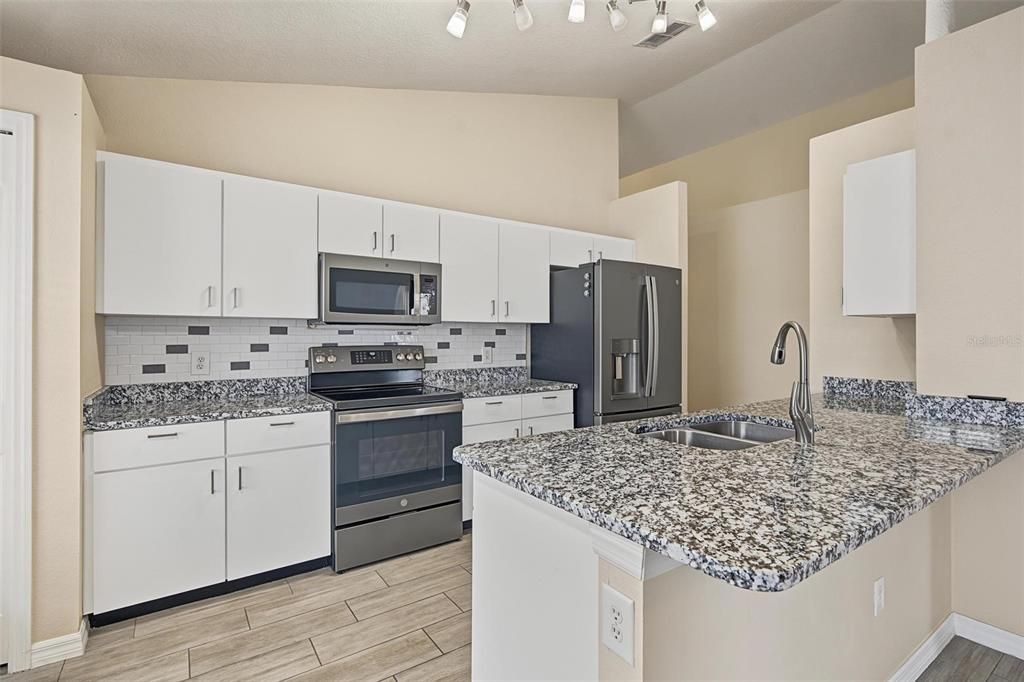 For Sale: $539,900 (4 beds, 2 baths, 1665 Square Feet)