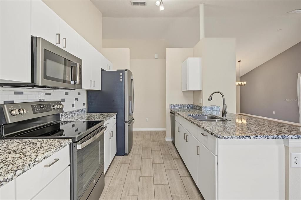 For Sale: $539,900 (4 beds, 2 baths, 1665 Square Feet)