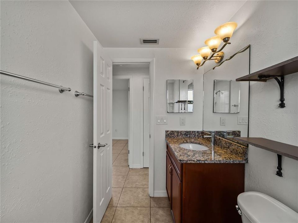 For Sale: $245,000 (2 beds, 1 baths, 912 Square Feet)
