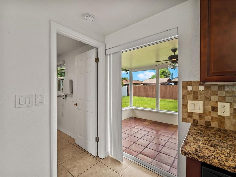 For Sale: $245,000 (2 beds, 1 baths, 912 Square Feet)