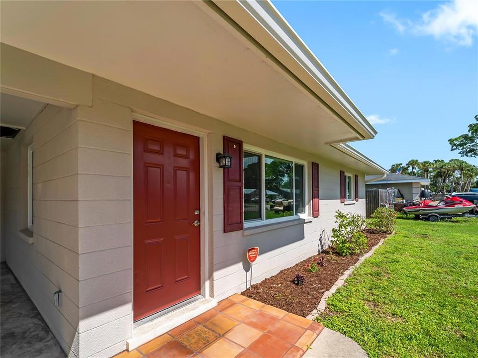 For Sale: $245,000 (2 beds, 1 baths, 912 Square Feet)