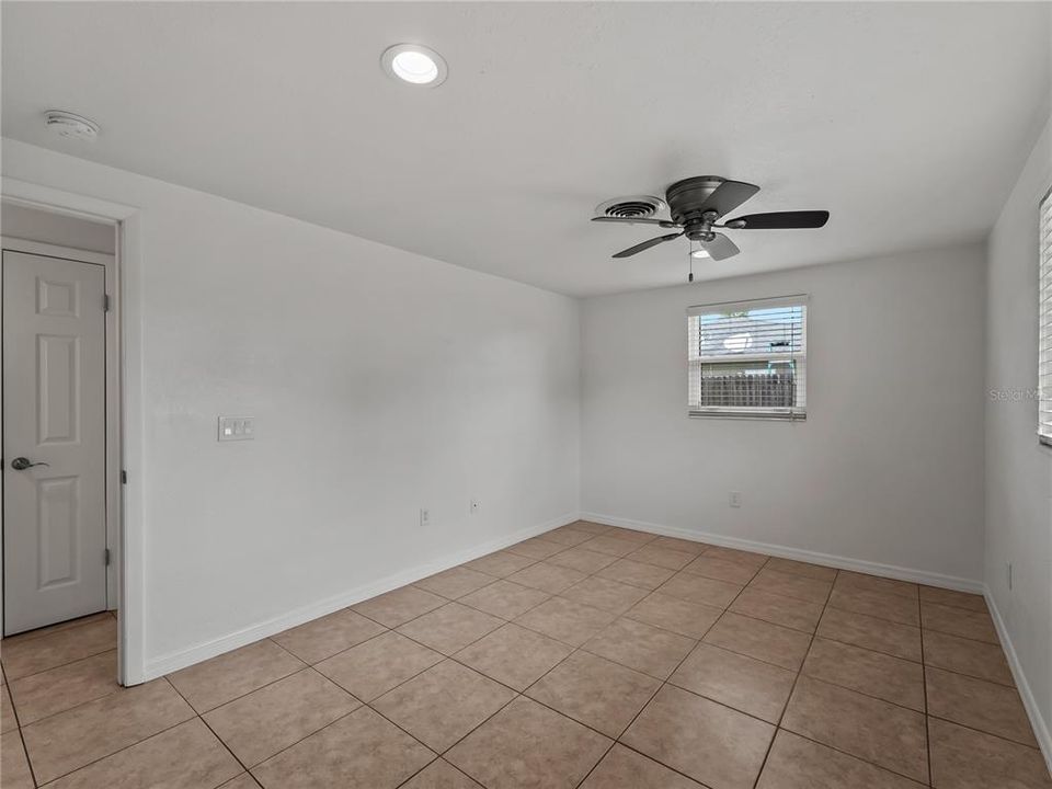 For Sale: $245,000 (2 beds, 1 baths, 912 Square Feet)