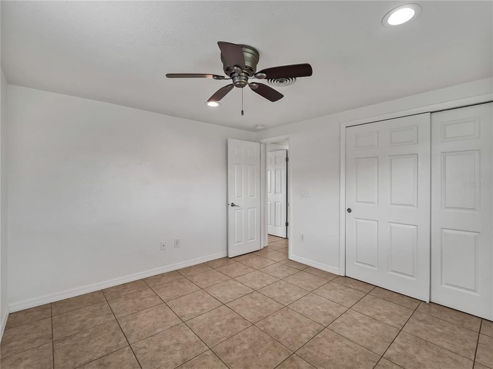For Sale: $245,000 (2 beds, 1 baths, 912 Square Feet)