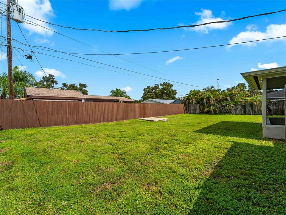 For Sale: $245,000 (2 beds, 1 baths, 912 Square Feet)