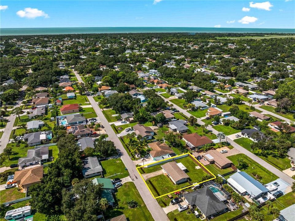 For Sale: $245,000 (2 beds, 1 baths, 912 Square Feet)