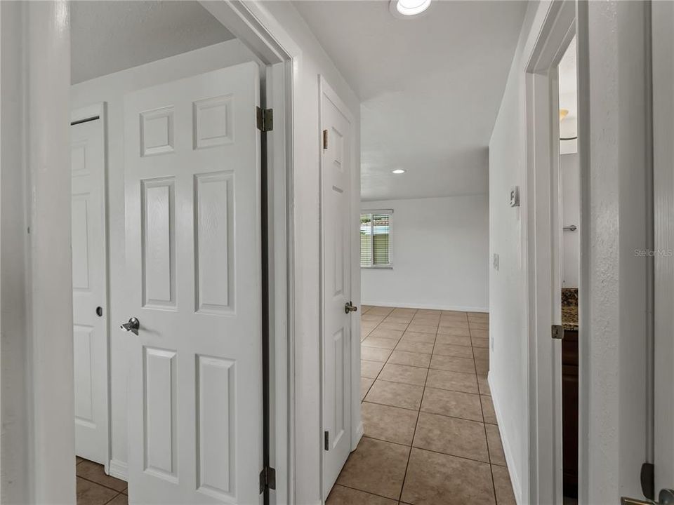 For Sale: $245,000 (2 beds, 1 baths, 912 Square Feet)