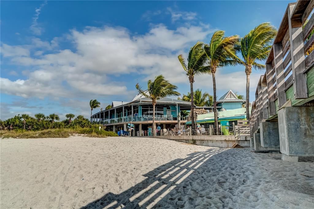 For Sale: $245,000 (2 beds, 1 baths, 912 Square Feet)