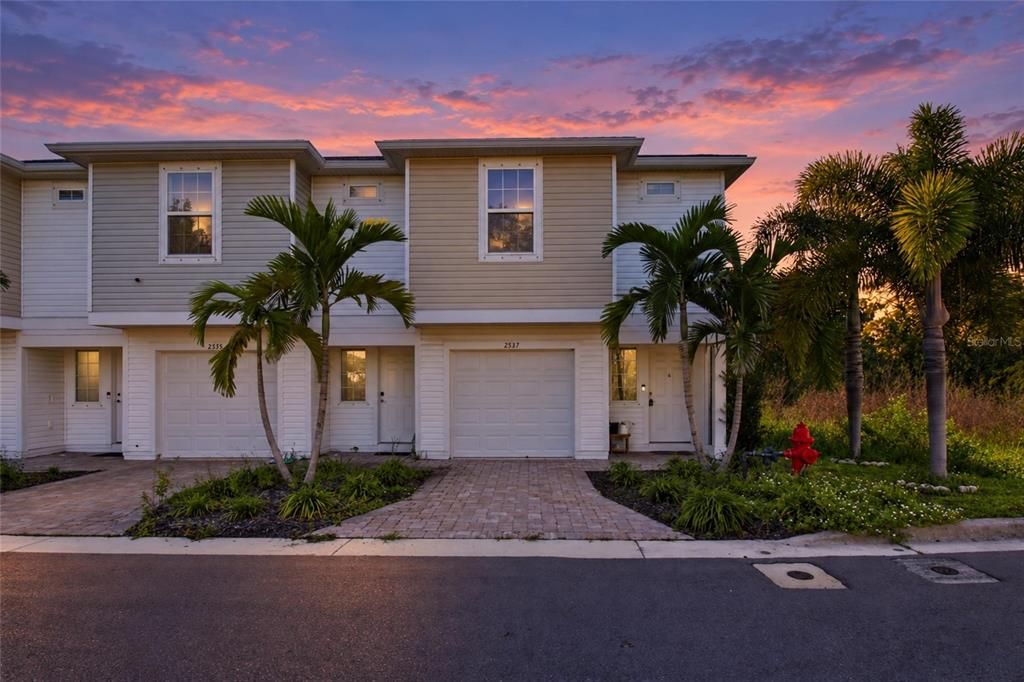 For Sale: $200,000 (2 beds, 2 baths, 1100 Square Feet)
