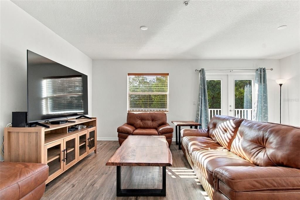 For Sale: $200,000 (2 beds, 2 baths, 1100 Square Feet)