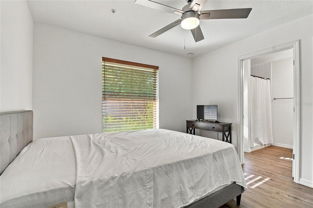 For Sale: $200,000 (2 beds, 2 baths, 1100 Square Feet)