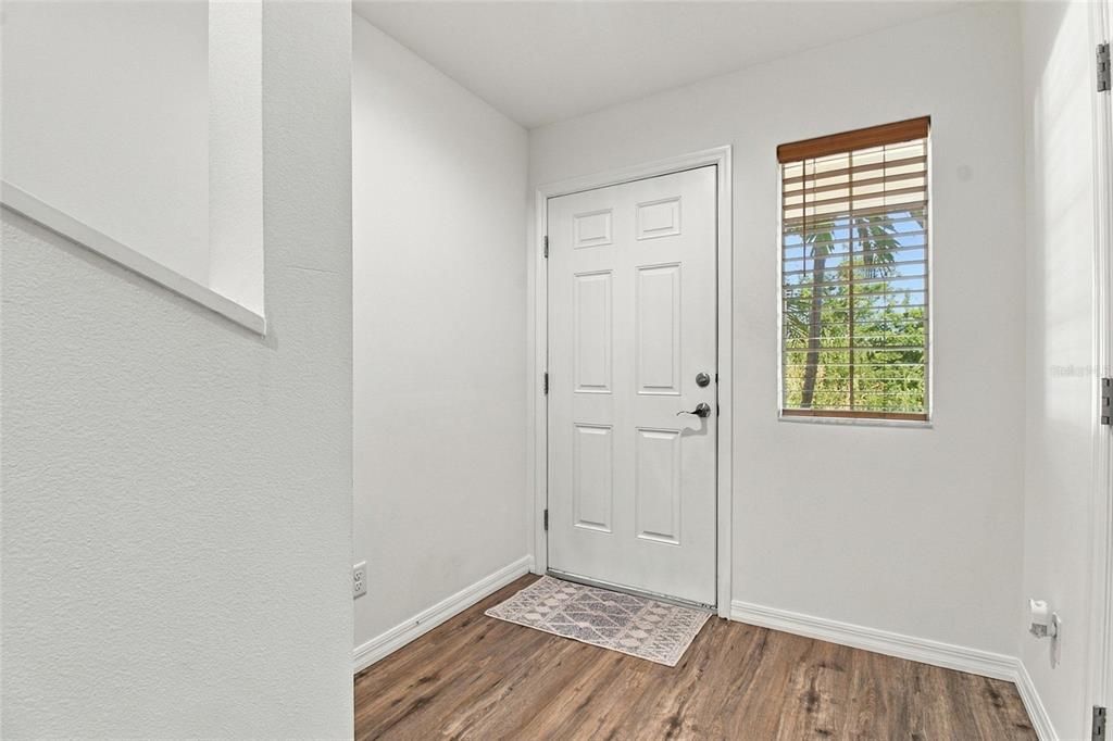For Sale: $200,000 (2 beds, 2 baths, 1100 Square Feet)