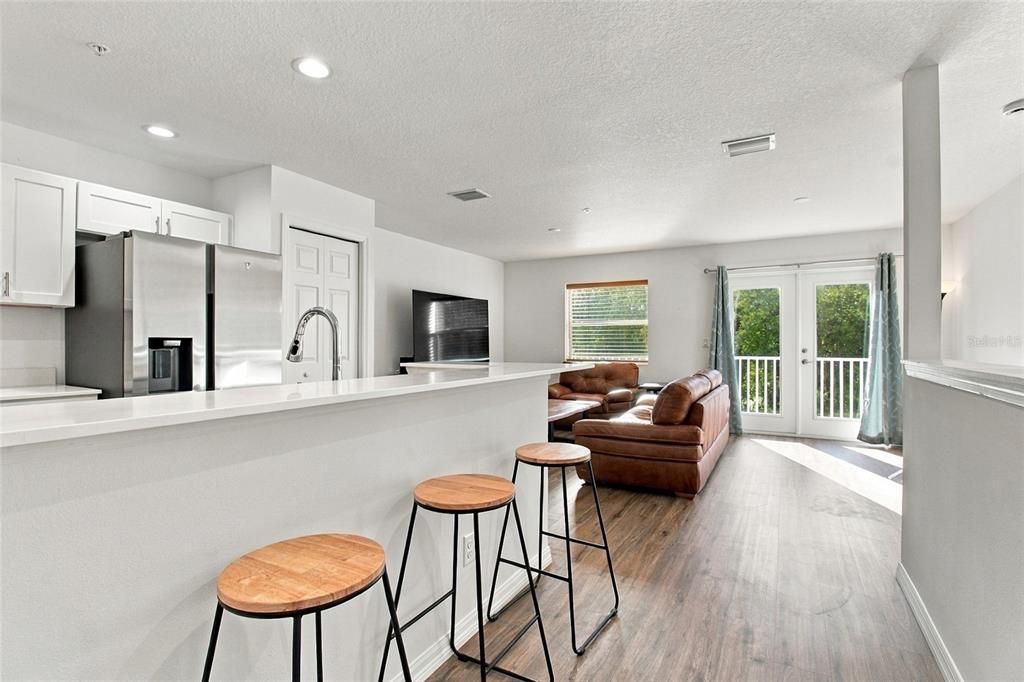 For Sale: $200,000 (2 beds, 2 baths, 1100 Square Feet)