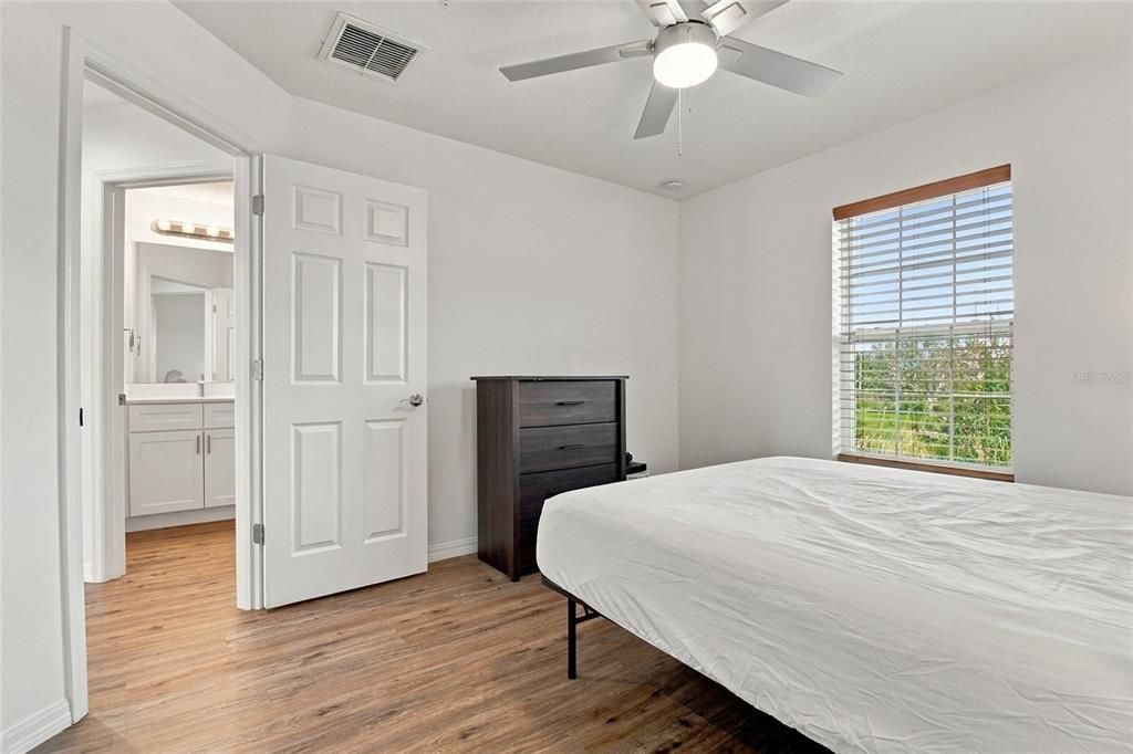 For Sale: $200,000 (2 beds, 2 baths, 1100 Square Feet)