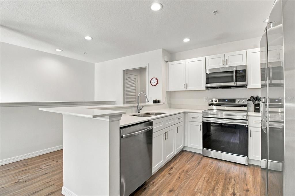For Sale: $200,000 (2 beds, 2 baths, 1100 Square Feet)