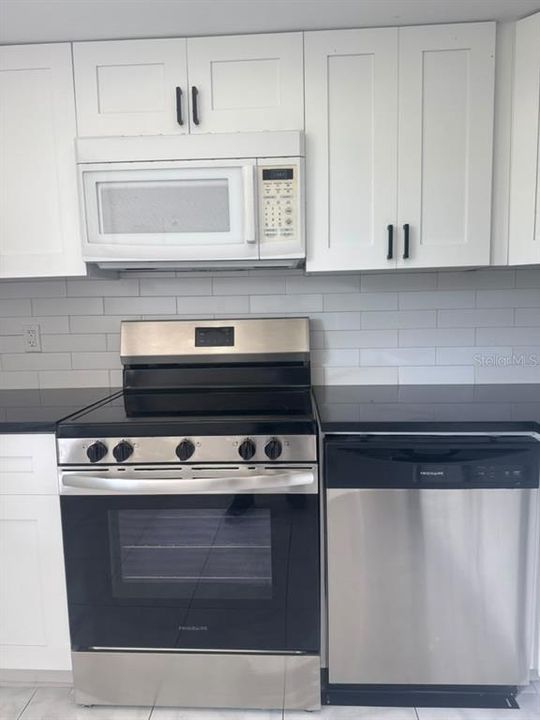 For Sale: $199,000 (2 beds, 2 baths, 1050 Square Feet)