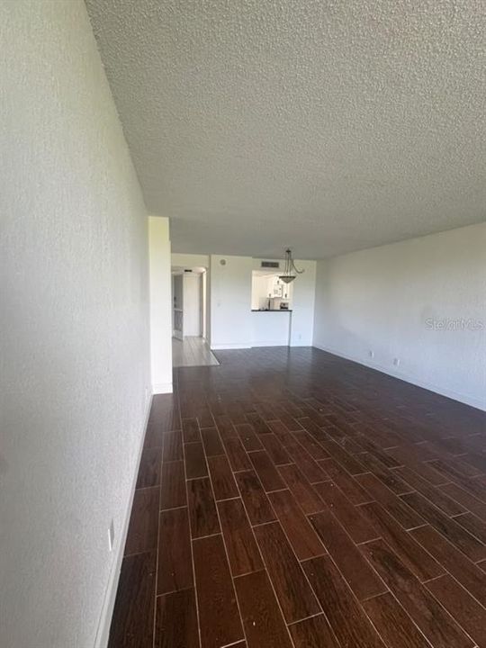 For Sale: $199,000 (2 beds, 2 baths, 1050 Square Feet)