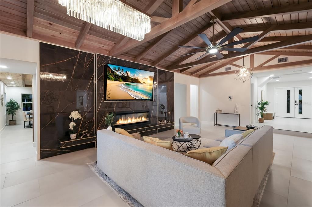 En Venta: $1,399,000 (3 camas, 3 baños, 2760 Pies cuadrados)