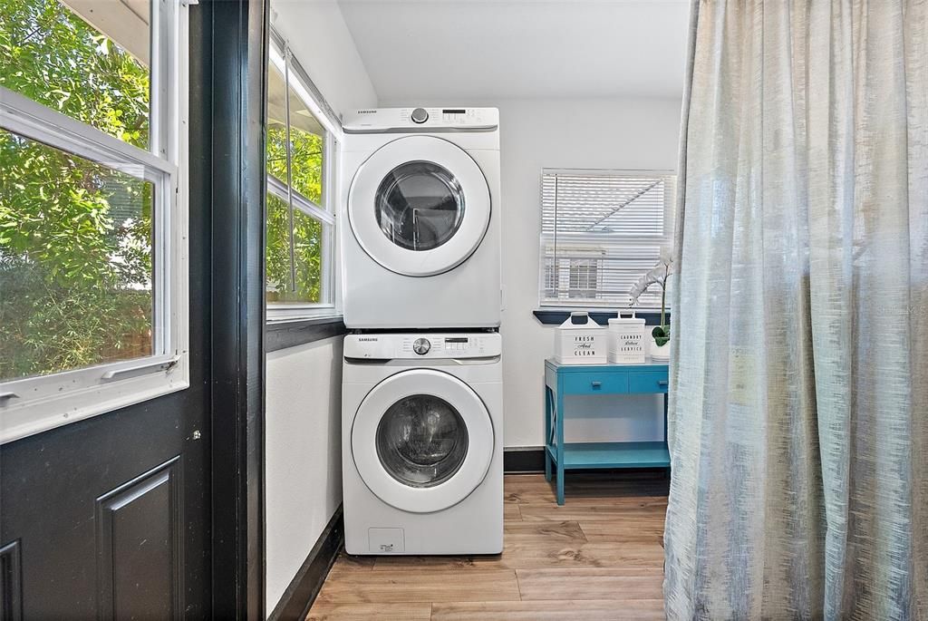 В аренду: $4,500 (3 спален, 2 ванн, 1228 Квадратных фут)