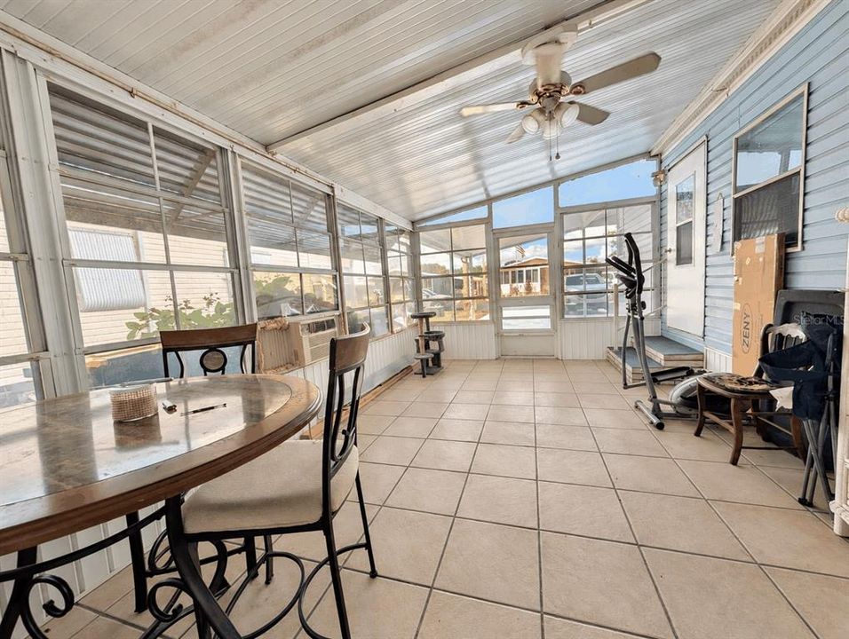 En Venta: $129,900 (2 camas, 2 baños, 828 Pies cuadrados)
