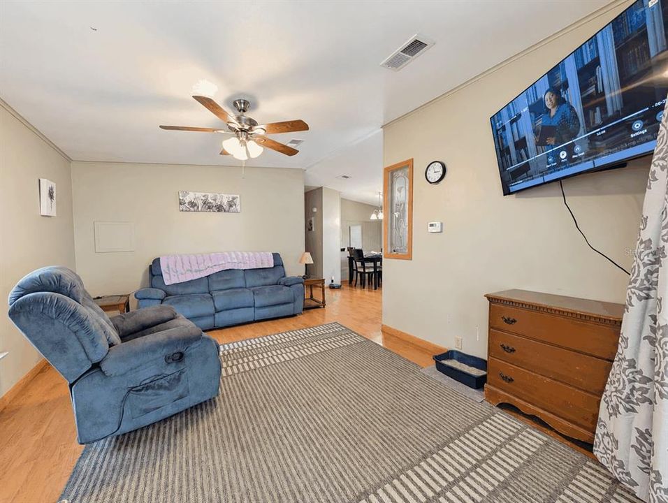 En Venta: $129,900 (2 camas, 2 baños, 828 Pies cuadrados)