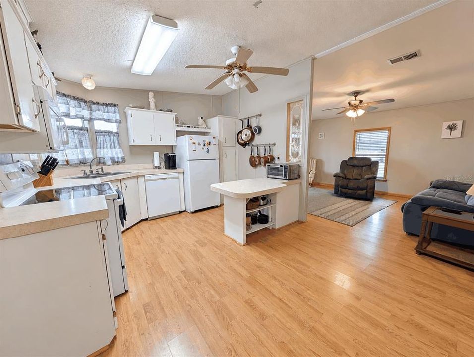 En Venta: $129,900 (2 camas, 2 baños, 828 Pies cuadrados)