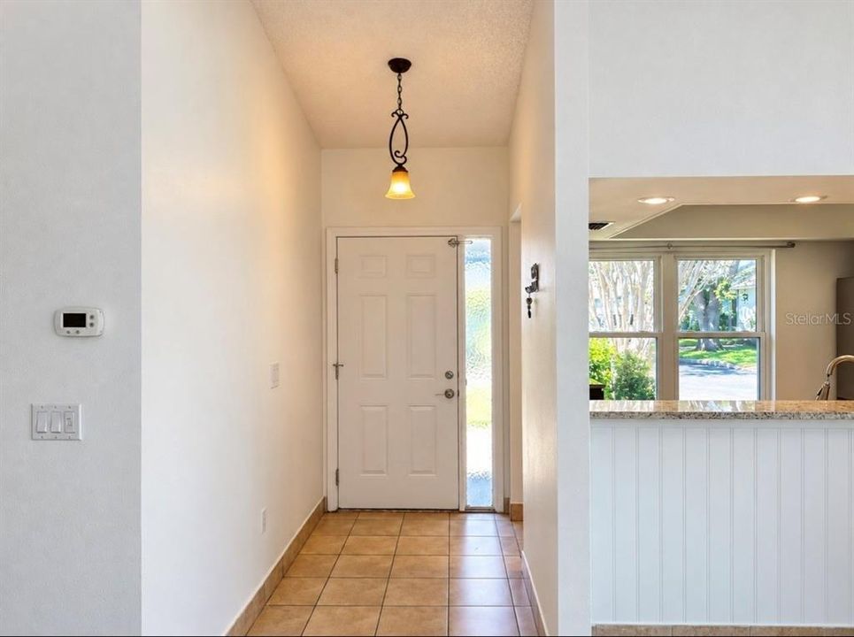 For Rent: $1,999 (3 beds, 2 baths, 1296 Square Feet)