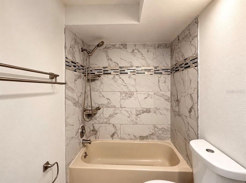 For Rent: $1,999 (3 beds, 2 baths, 1296 Square Feet)