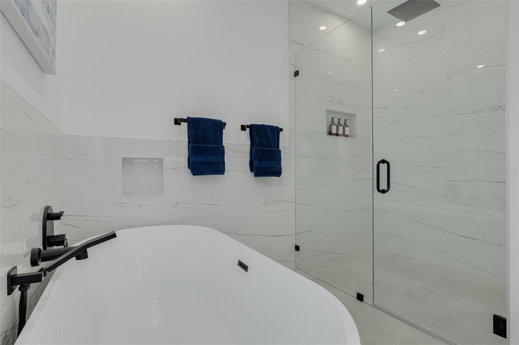 En Venta: $925,000 (4 camas, 3 baños, 2900 Pies cuadrados)