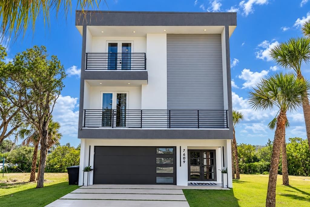 En Venta: $925,000 (4 camas, 3 baños, 2900 Pies cuadrados)